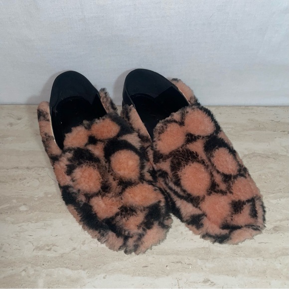 Coach Black and Coral Fur Slippers🍑🖤Size 6 - Picture 1 of 5